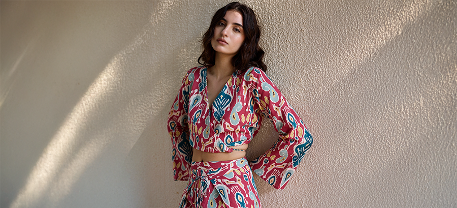 What Types of Outfits Should We Wear on the Beach?